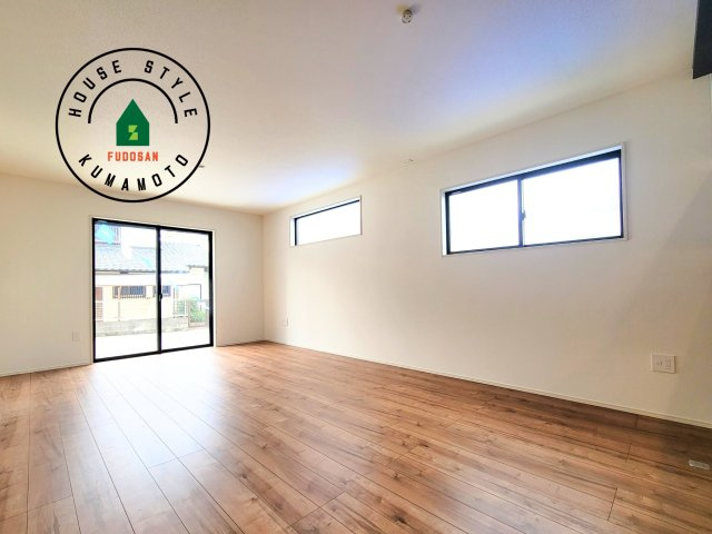 熊本市中央区琴平2丁目第2-5棟（4号棟）　の内観：施工例|ご家族を近くに感じられる対面キッチンのLDK。会話もはずみそうですね。