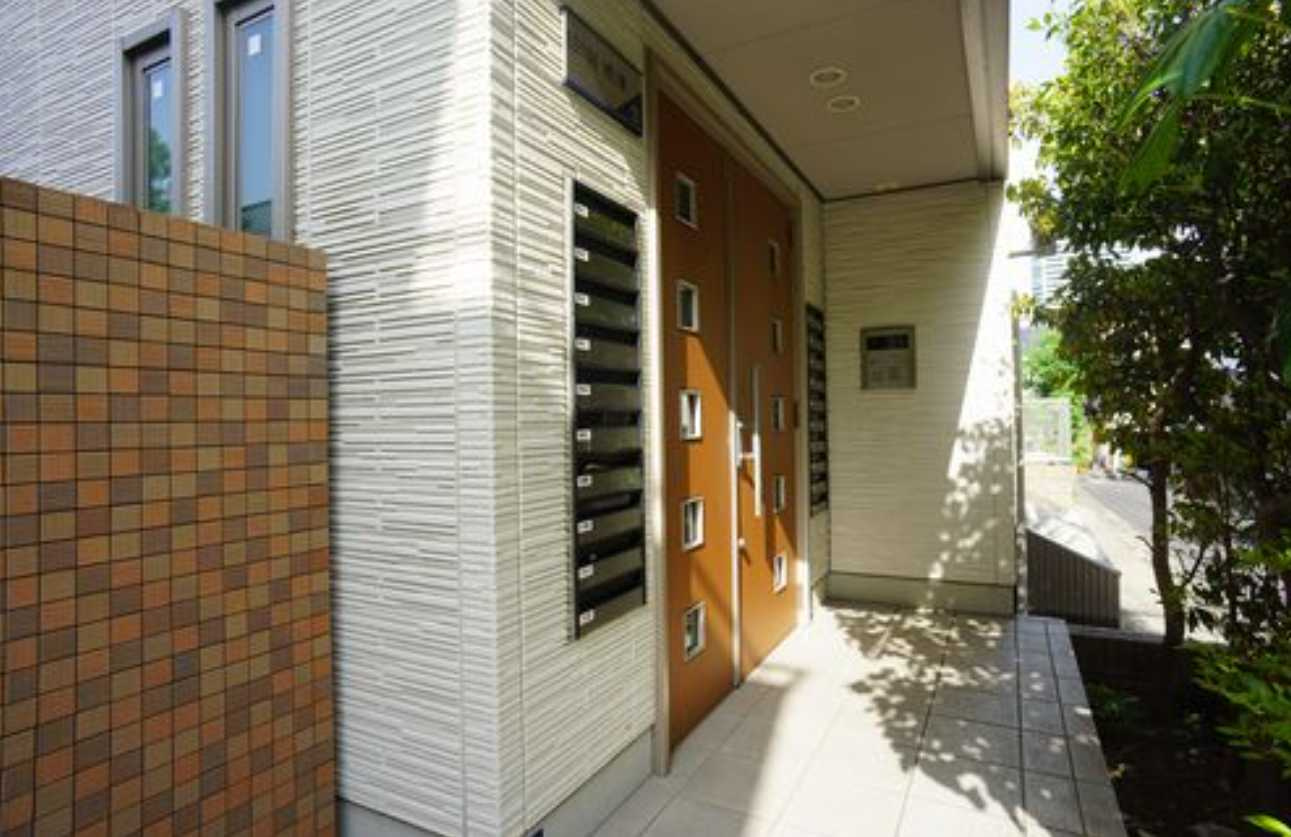 EBISU HEIM 悠　ネット無料　オートロック　シャーメゾンのエントランス