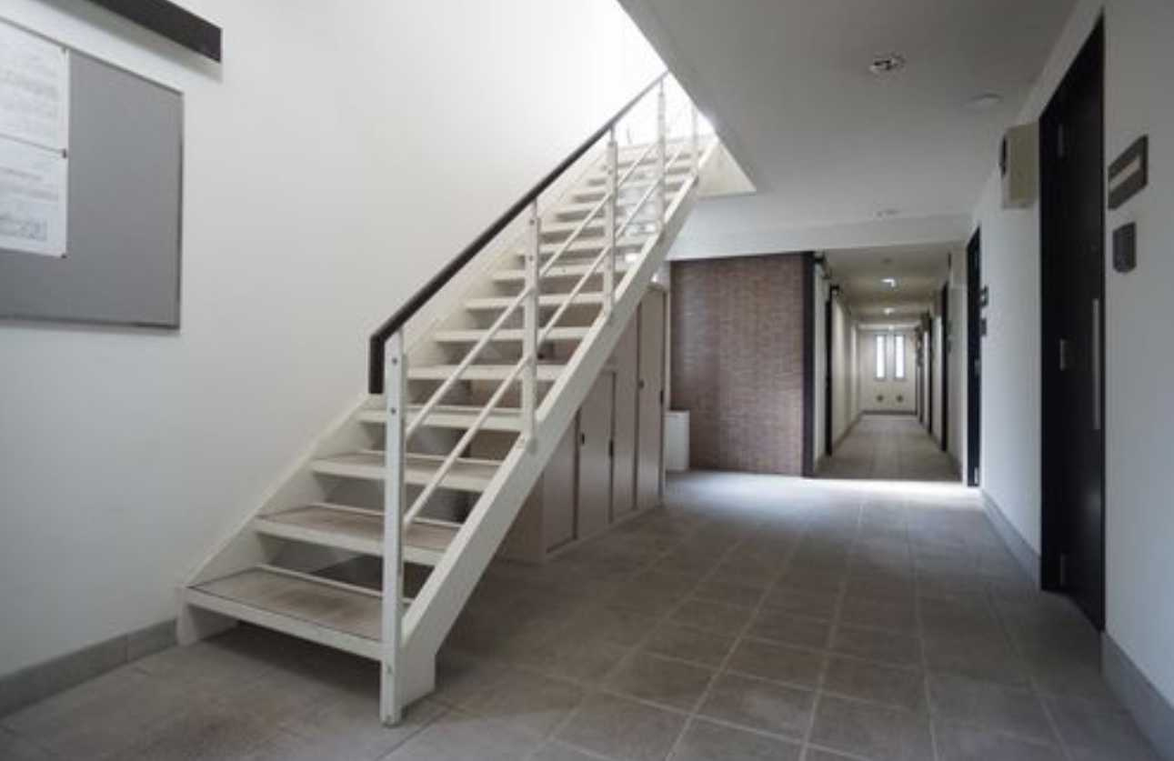 EBISU HEIM 悠　ネット無料　オートロック　シャーメゾンのロビー