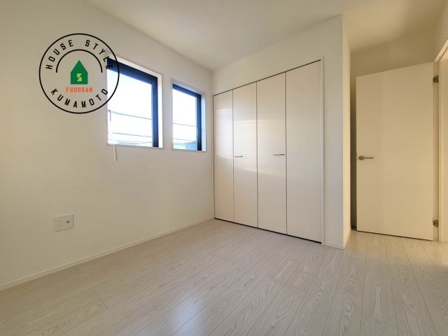 熊本市中央区出水6丁目第5-1棟（1号棟）　の洋室|柔らかい陽光が差し込む明るいお部屋を演出する設計。彩光の取れる窓が気持ちの良いお部屋を創り上げます。