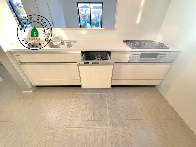 熊本市中央区出水6丁目第5-1棟（1号棟）　のキッチン|ご家族を近くに感じられる対面キッチンのLDK。会話もはずみそうですね。