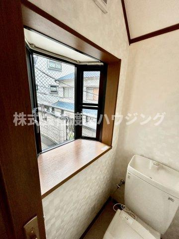 住道１丁目一戸建のその他|トイレにも窓ございます