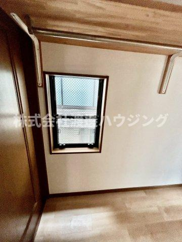 住道１丁目一戸建のその他|窓