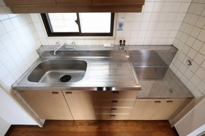 【キッチン】 | 大東マンションⅡ | コンパクトなキッチンで掃除もラクラク