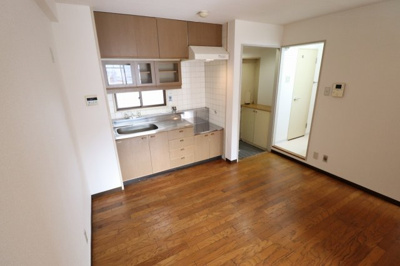 【居間・リビング】 | 大東マンションⅡ | こちらの居間で趣味の時間をお楽しみください