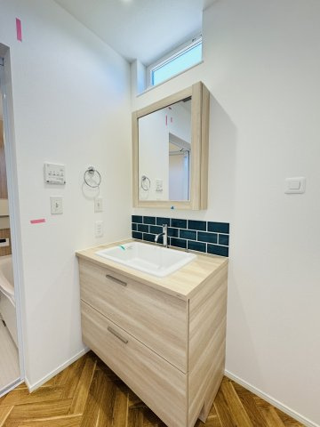 Living with California Style ― 湘南で、自分らしく。の独立洗面台