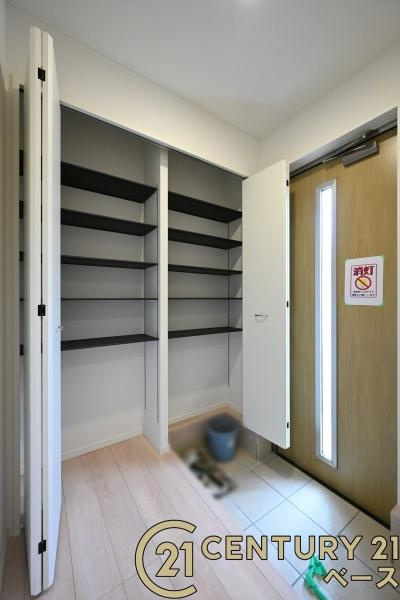 クレイドルガーデン結崎 ２号棟 ／新築一戸建の玄関|■現地撮影写真■すっきりとした明るい玄関が家族やお客様を迎えてくれます！