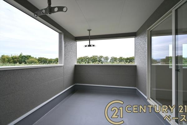クレイドルガーデン結崎 ２号棟 ／新築一戸建のバルコニー|■現地撮影写真■日当たりのよい広々としたバルコニー！洗濯物もよく乾きます！