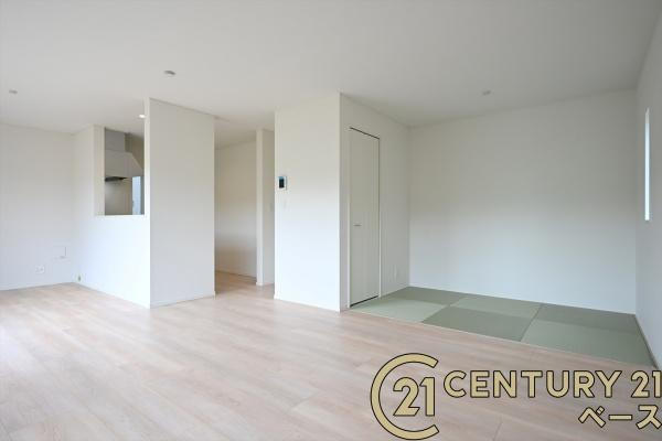 クレイドルガーデン結崎 ２号棟 ／新築一戸建の居間・リビング|■現地撮影写真■ご家族でくつろいでいただける広々したリビングです！