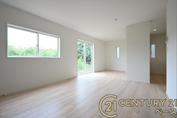 クレイドルガーデン結崎 ２号棟 ／新築一戸建の居間・リビング|■現地撮影写真■ご家族でくつろいでいただける広々したリビングです！