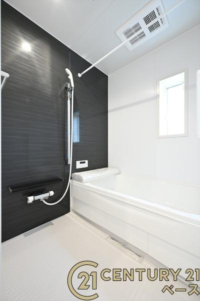 クレイドルガーデン結崎 ２号棟 ／新築一戸建の浴室|■現地撮影写真■ゆったりしたサイズの浴室！足を伸ばしての入浴は疲れも癒してくれます！