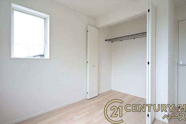 クレイドルガーデン結崎 １号棟 ／新築一戸建の収納|■冬物のコートや季節のものなどたくさんしまえる広さ！■
