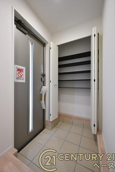 クレイドルガーデン結崎 １号棟 ／新築一戸建の玄関|■玄関には大容量収納スペースを完備！■