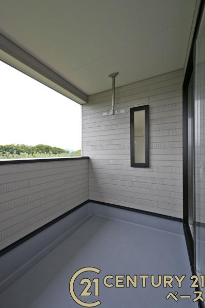 クレイドルガーデン結崎 ３号棟 ／新築一戸建のバルコニー|■現地撮影写真■日当たりのよい広々としたバルコニー！洗濯物もよく乾きます！