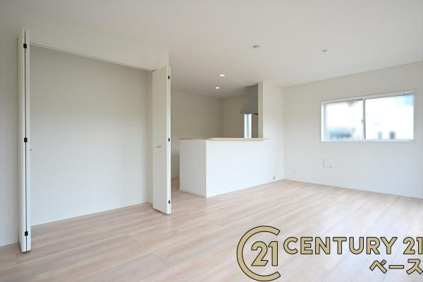 クレイドルガーデン結崎 ３号棟 ／新築一戸建の居間・リビング|■現地撮影写真■ご家族でくつろいでいただける広々したリビングです！