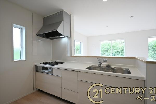 クレイドルガーデン結崎 ３号棟 ／新築一戸建のキッチン|■現地撮影写真■家族とのコミュニケーションがとりやすい人気のカウンターキッチン！