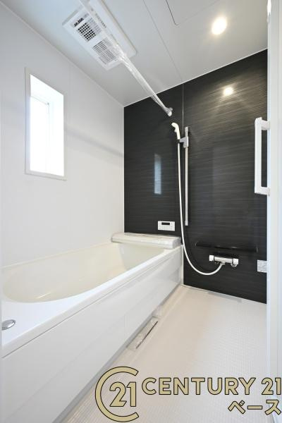 クレイドルガーデン結崎 ３号棟 ／新築一戸建の浴室|■現地撮影写真■ゆったりしたサイズの浴室！足を伸ばしての入浴は疲れも癒してくれます！