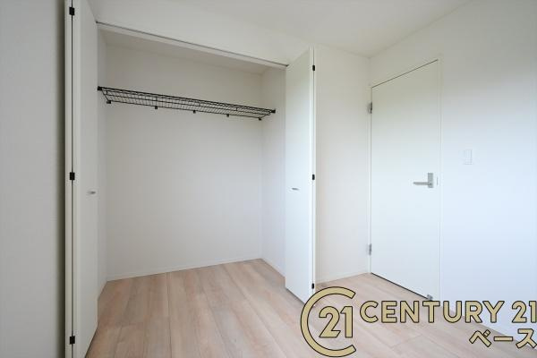 クレイドルガーデン結崎 ３号棟 ／新築一戸建の収納|■現地撮影写真■冬物のコートや季節のものなどたくさんしまえる広さ！