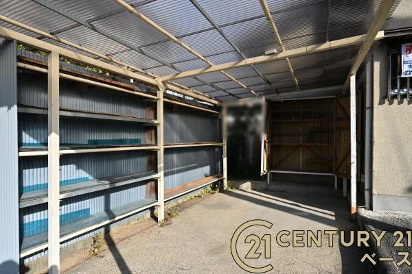 大和高田市土庫　一戸建の駐車場