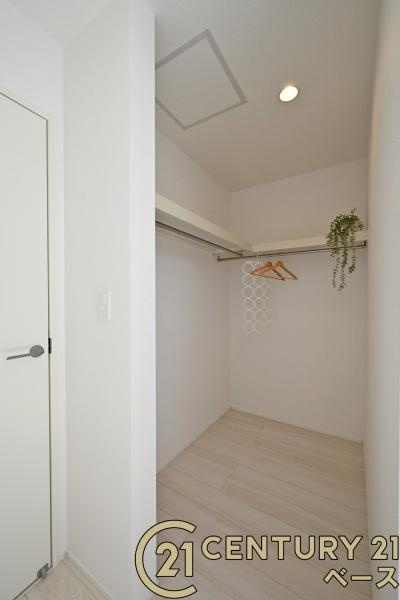 奈良市五条畑１丁目の新築一戸建の収納|■現地撮影写真■広々としたＷＩＣを完備！大きな荷物も楽々収納！