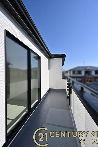 奈良市五条畑１丁目の新築一戸建のバルコニー|■現地撮影写真■日当たりのよいバルコニー！