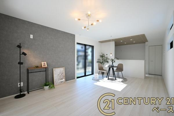 奈良市五条畑１丁目の新築一戸建の居間・リビング|■現地撮影写真■家計と環境に優しい！断熱性・保温性に優れたペアガラスを使用しています！