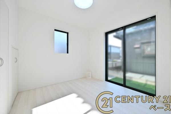 奈良市五条畑１丁目の新築一戸建の洋室|■現地撮影写真■明るい雰囲気の洋室です！