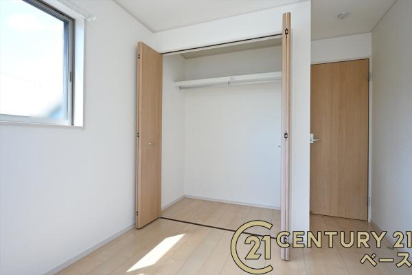 北葛城郡上牧町下牧３丁目　一戸建の収納|■現地撮影写真■冬物のコートや季節のものなどたくさんしまえる広さ！
