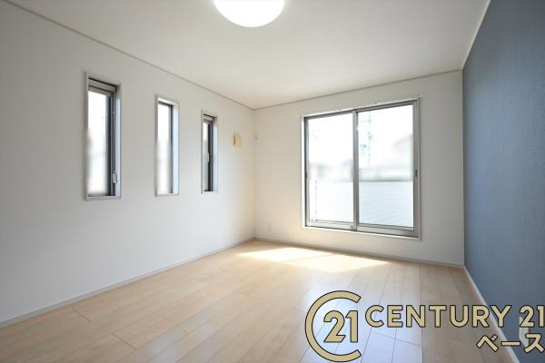 北葛城郡上牧町下牧３丁目　一戸建の洋室|■現地撮影写真■明るい雰囲気の洋室です！