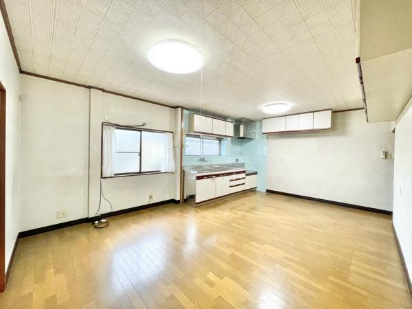 【居間・リビング】 | 家族の一体感を感じられるLDK！家族と過ごす時間を大切にする方にぴったりの住空間です♪