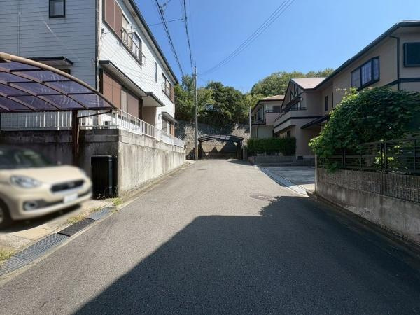 和歌山市三葛　中古戸建の前面道路含む現地写真