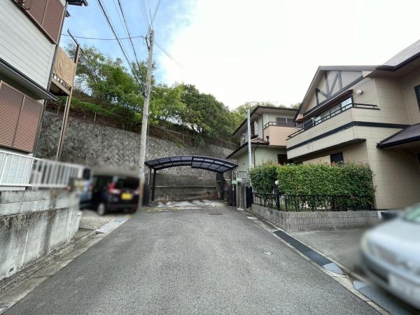 和歌山市三葛　中古戸建の前面道路含む現地写真