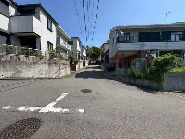 和歌山市三葛　中古戸建の前面道路含む現地写真