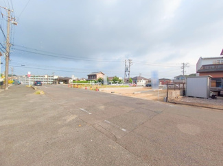 【前面道路含む現地写真】