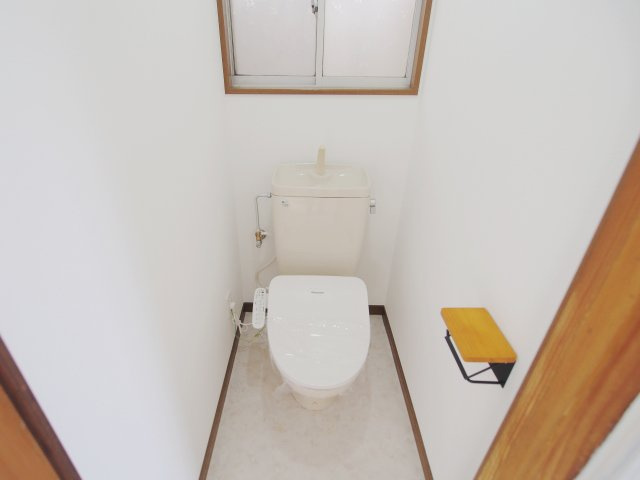 住田戸建てのトイレ