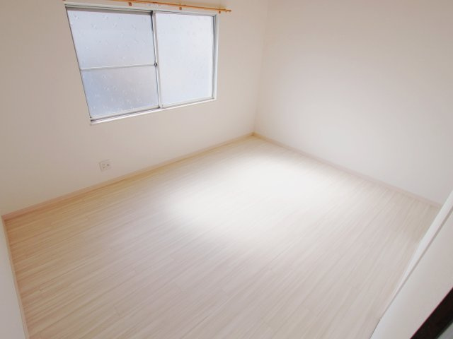 住田戸建ての洋室