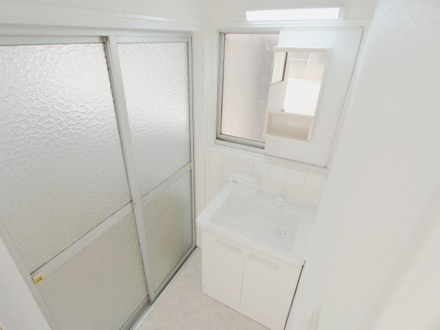 住田戸建ての洗面所