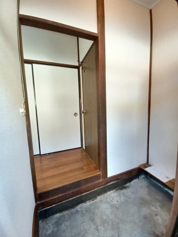 収納もある玄関です