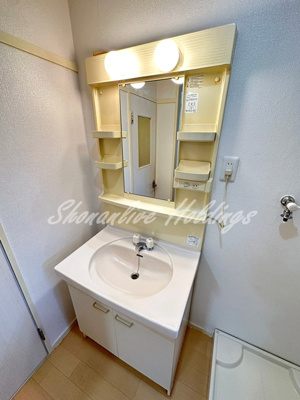 【洗面所】 | 第4落合マンション | 明るい洗面所です