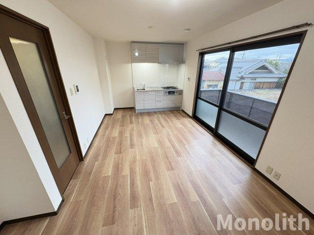 ブラウンヒルズ東山B棟の居間・リビング