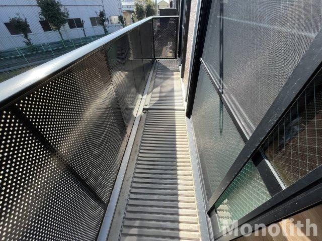 ブラウンヒルズ東山B棟のバルコニー