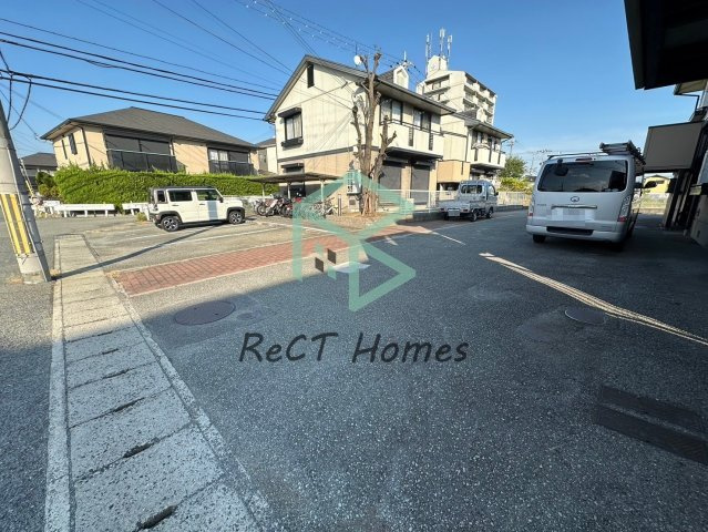 姫路市玉手のハイツの駐車場
