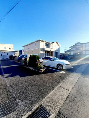 【駐車場】 | カレントＢ | 駐車場があるので、車を買う予定の方も安心です