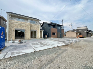 【外観】 | 完成済み！いつでも新生活を始めることができます。
開放感ある4LDK！
陽当り、風通しも良い暖かな住まいです。
KOALIVE （コアライブ）【0120-919-727】