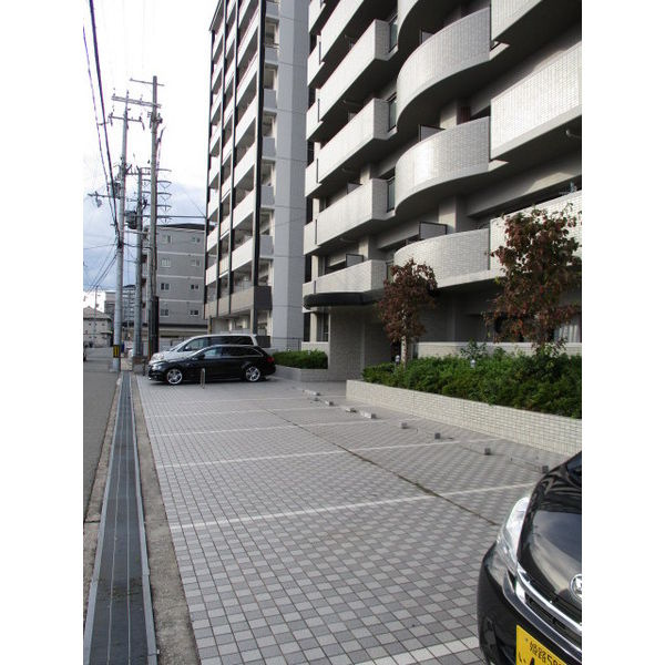 エンブレイス姫路市役所南の駐車場