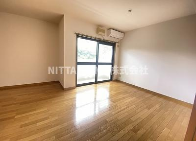 カサクワトロの居間・リビング|キレイな室内です◆