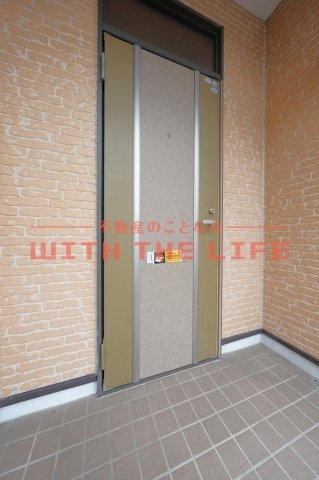 A･Y･J天神Ⅱの玄関|収納もある玄関です