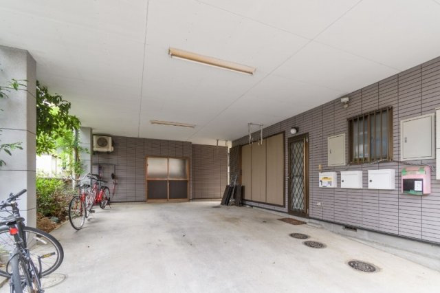 志木市本町4丁目アパートのエントランス