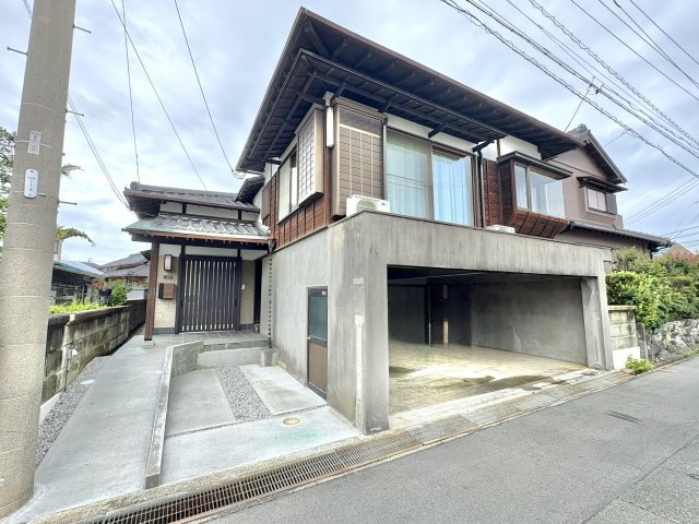 売中古戸建　中央区三島町の前面道路含む現地写真