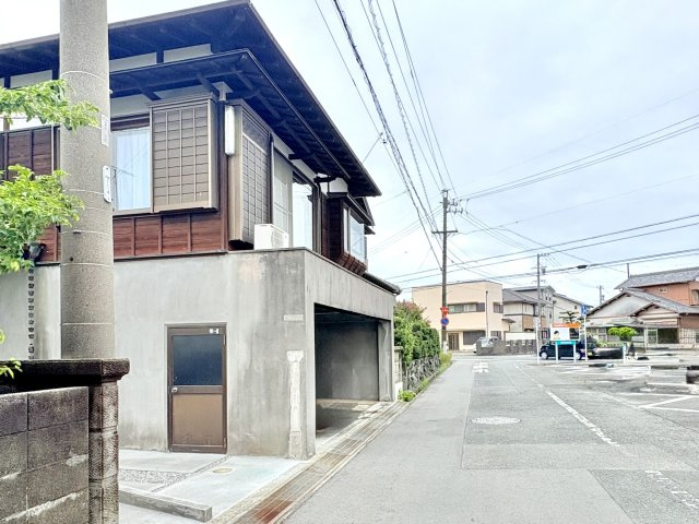 売中古戸建　中央区三島町の前面道路含む現地写真